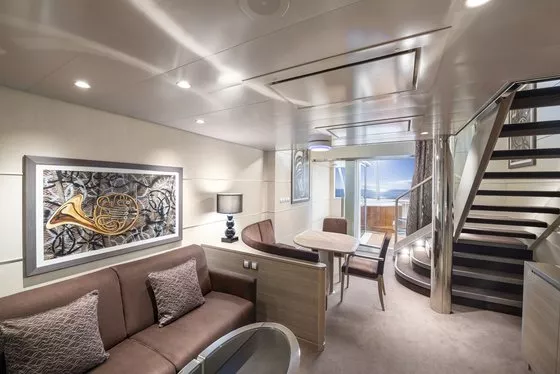 Apartmá Yacht Club Duplex s vířivkou (YJD) - MSC Virtuosa