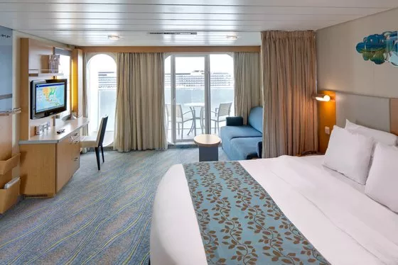 Kajuta s balkonem, ložnice - Allure of the Seas